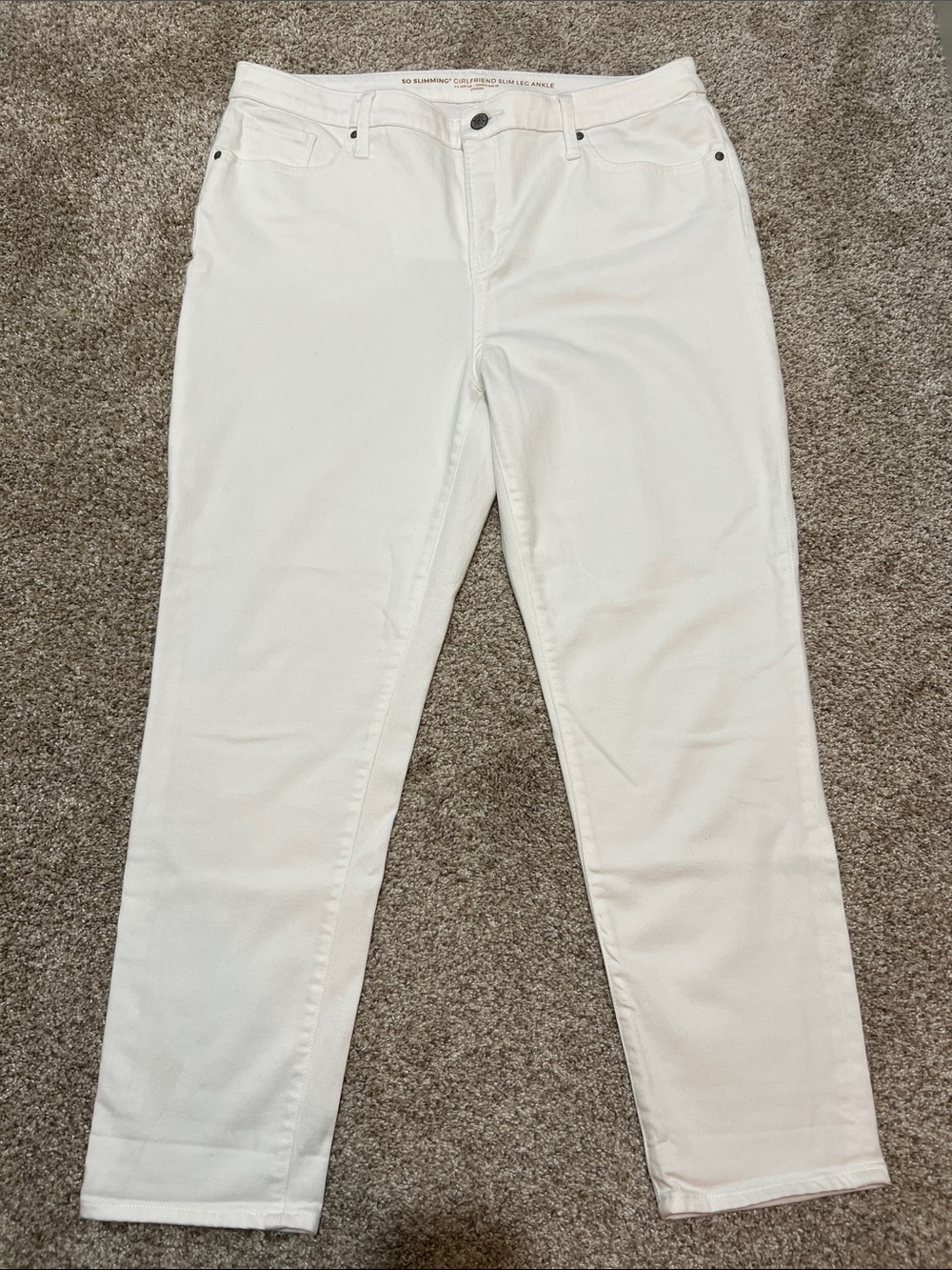 Chico's So Slimming Girlfriend Slim Leg Ankle Jeans US12R in white